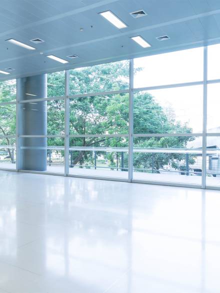 Ibra Plast_0005_blurred-abstract-background-interior-view-looking-out-toward-empty-office-lobby-entrance-doors-glass-cur